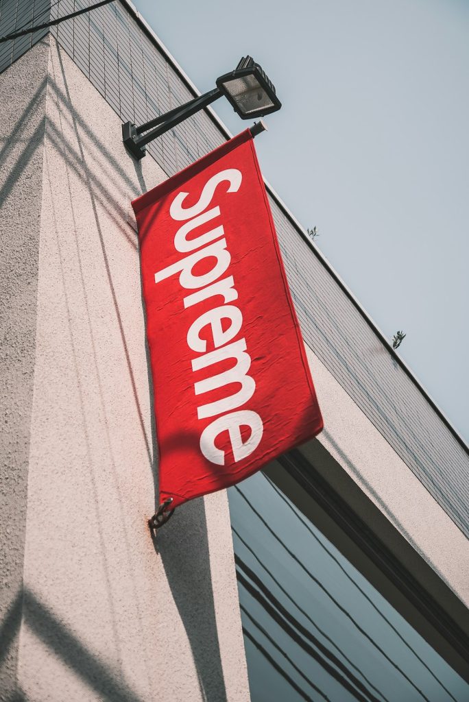 supreme-flag-c2x94-kmqcq